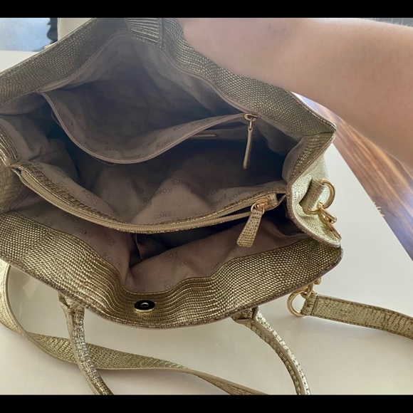 Michael Kors Gold purse - Picture 4 of 6